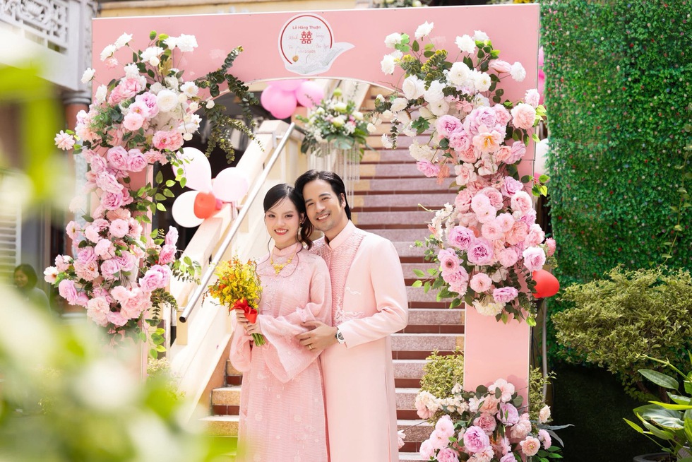 Đo&agrave;n Minh T&agrave;i tổ chức lễ hằng thuận với bạn g&aacute;i b&aacute;c sĩ k&eacute;m 16 tuổi- Ảnh 1.