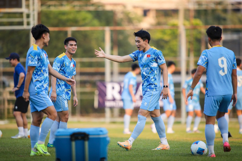 Hé lộ lý do U.23 Việt Nam không được tập sân Rajamangala, HLV Kim Sang-sik có động thái ‘lạ’- Ảnh 2.