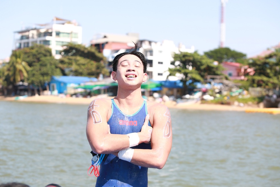 N&oacute;ng: Đội tuyển bơi Việt Nam xuất sắc gi&agrave;nh HCV tiếp sức bơi đường d&agrave;i SEA Games 33- Ảnh 2.