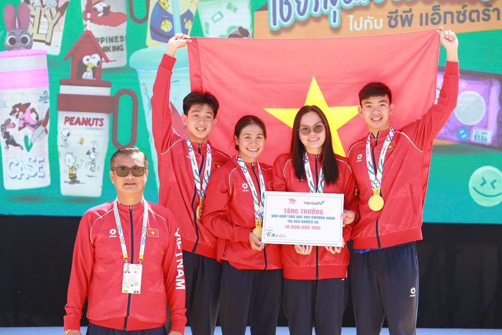 N&oacute;ng: Đội tuyển bơi Việt Nam xuất sắc gi&agrave;nh HCV tiếp sức bơi đường d&agrave;i SEA Games 33- Ảnh 5.