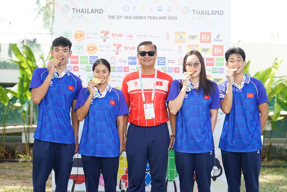N&oacute;ng: Đội tuyển bơi Việt Nam xuất sắc gi&agrave;nh HCV tiếp sức bơi đường d&agrave;i SEA Games 33- Ảnh 7.