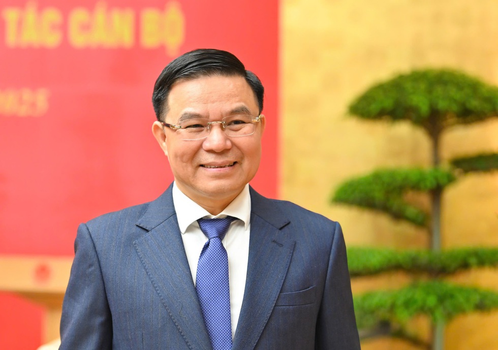 &Ocirc;ng L&ecirc; Mạnh H&ugrave;ng l&agrave;m quyền Bộ trưởng Bộ C&ocirc;ng thương- Ảnh 2.