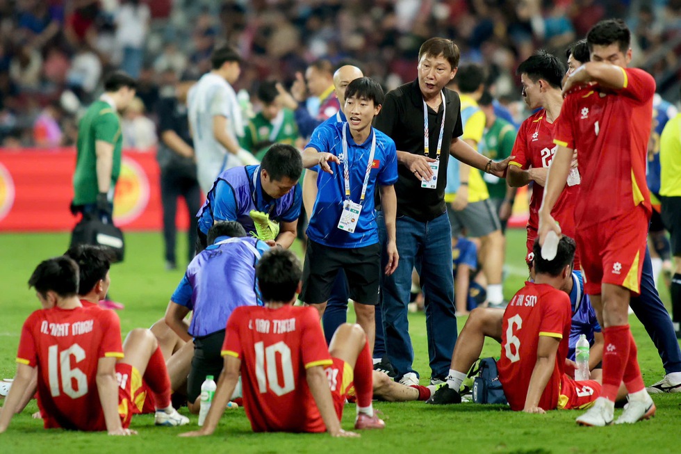 Thầy Kim tiết lộ với Thanh Ni&ecirc;n: Lời dặn gan ruột gi&uacute;p U.22 Việt Nam ngược d&ograve;ng kh&ocirc;ng tưởng tr&ecirc;n đất Th&aacute;i- Ảnh 2.