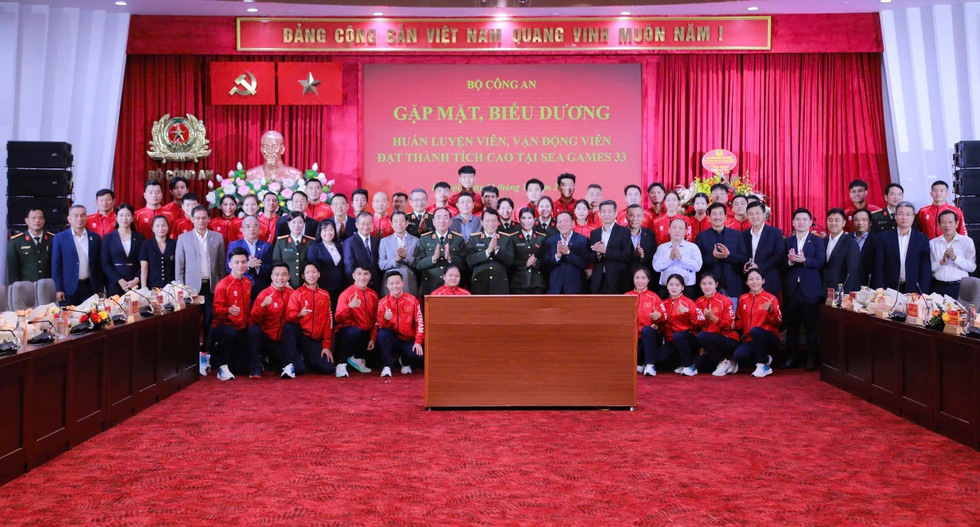 Bộ trưởng Lương Tam Quang biểu dương Thu Vinh, Đ&igrave;nh Bắc v&agrave; đo&agrave;n CAND gi&agrave;nh th&agrave;nh t&iacute;ch cao SEA Games 33- Ảnh 4.