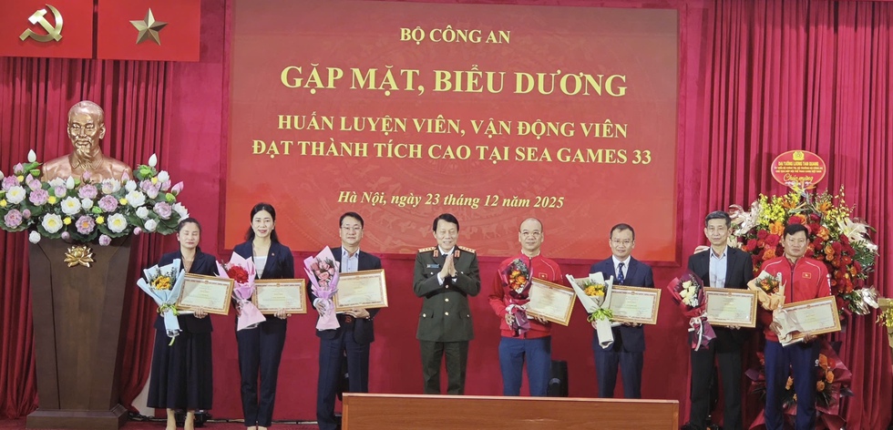 Bộ trưởng Lương Tam Quang biểu dương Thu Vinh, Đ&igrave;nh Bắc v&agrave; đo&agrave;n CAND gi&agrave;nh th&agrave;nh t&iacute;ch cao SEA Games 33- Ảnh 3.