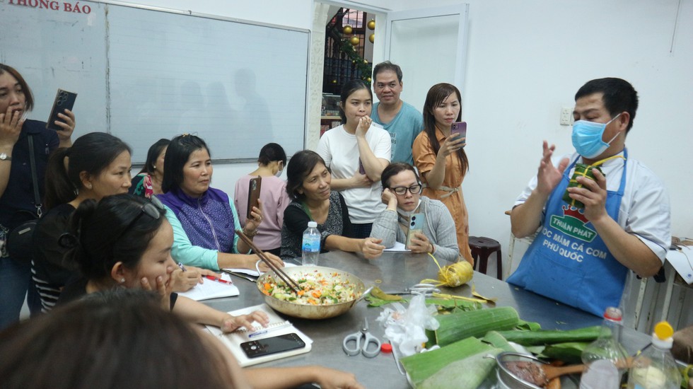 C&aacute;c lớp học nấu m&oacute;n tết đắt s&ocirc;, học vi&ecirc;n đứng k&iacute;n chỗ- Ảnh 3.