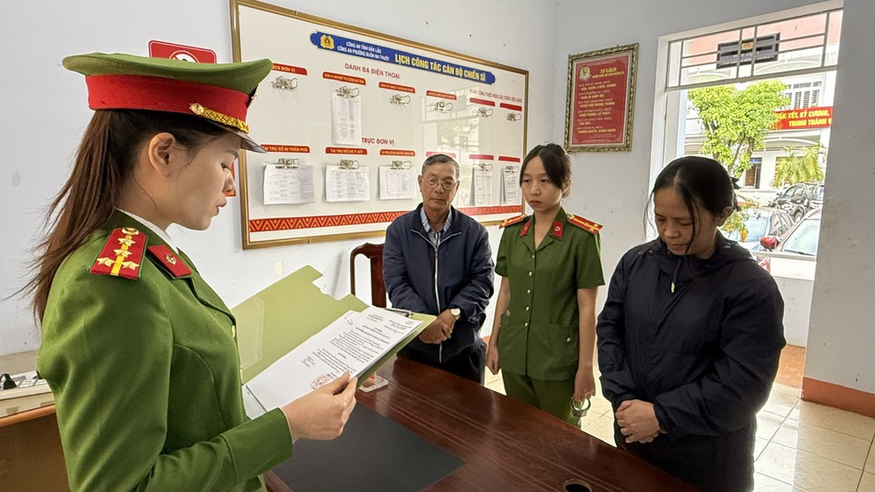 Bắt tạm giam nữ gi&aacute;m đốc lừa đảo chiếm đoạt hơn 166 tỉ đồng- Ảnh 1.