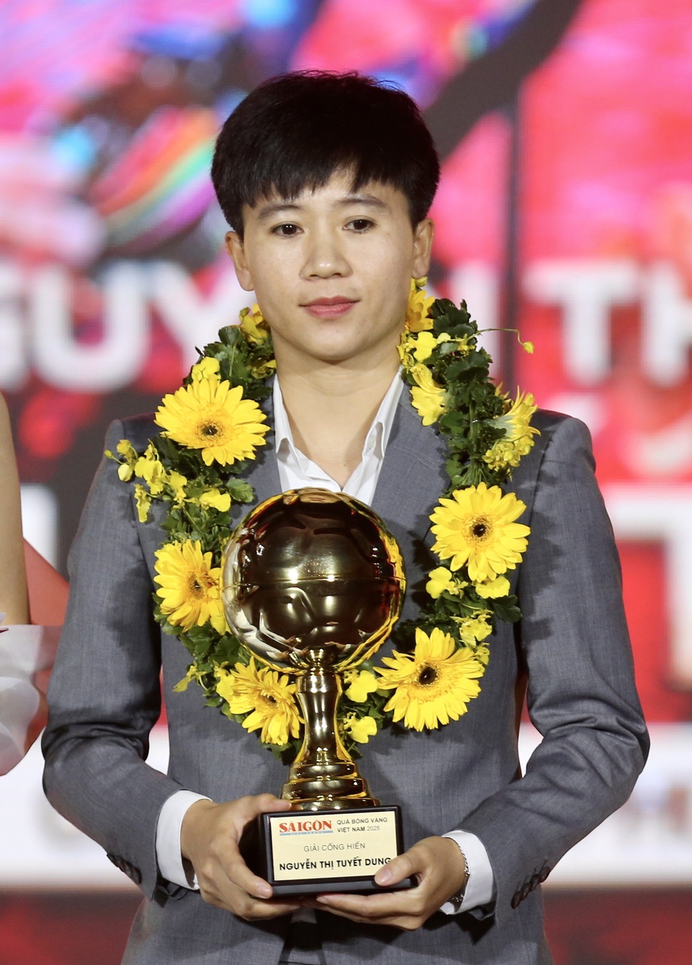 Ho&agrave;ng Đức lập hat-trick Quả b&oacute;ng v&agrave;ng Việt Nam, B&iacute;ch Th&ugrave;y lần đầu nhận Quả b&oacute;ng v&agrave;ng nữ- Ảnh 4.