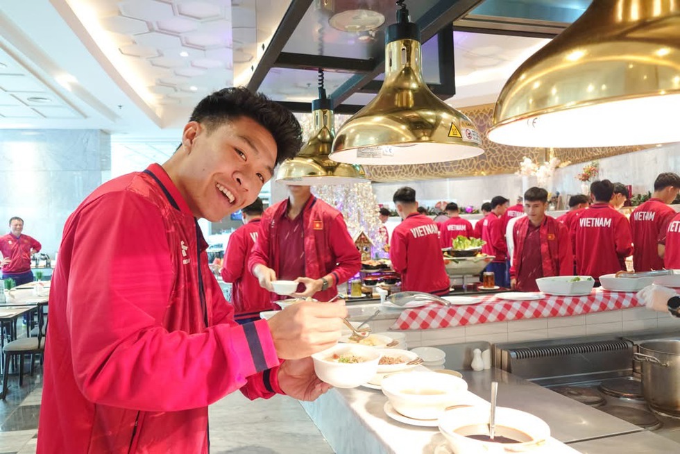 U.23 Việt Nam tập buổi đầu ti&ecirc;n tại Qatar, HLV Kim Sang-sik sẽ loại 1 cầu thủ v&agrave;o ng&agrave;y n&agrave;o?- Ảnh 1.