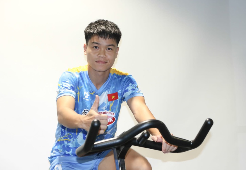 Quả b&oacute;ng bạc Đ&igrave;nh Bắc v&agrave; U.23 Việt Nam tập gym tại Qatar, HLV Kim loại 1 cầu thủ ng&agrave;y n&agrave;o?- Ảnh 5.