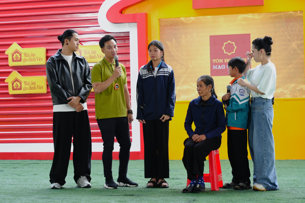 Th&agrave;nh Trung kh&oacute;c nghẹn trước cảnh người b&agrave; l&agrave;m điểm tựa cho 2 ch&aacute;u mồ c&ocirc;i- Ảnh 1.