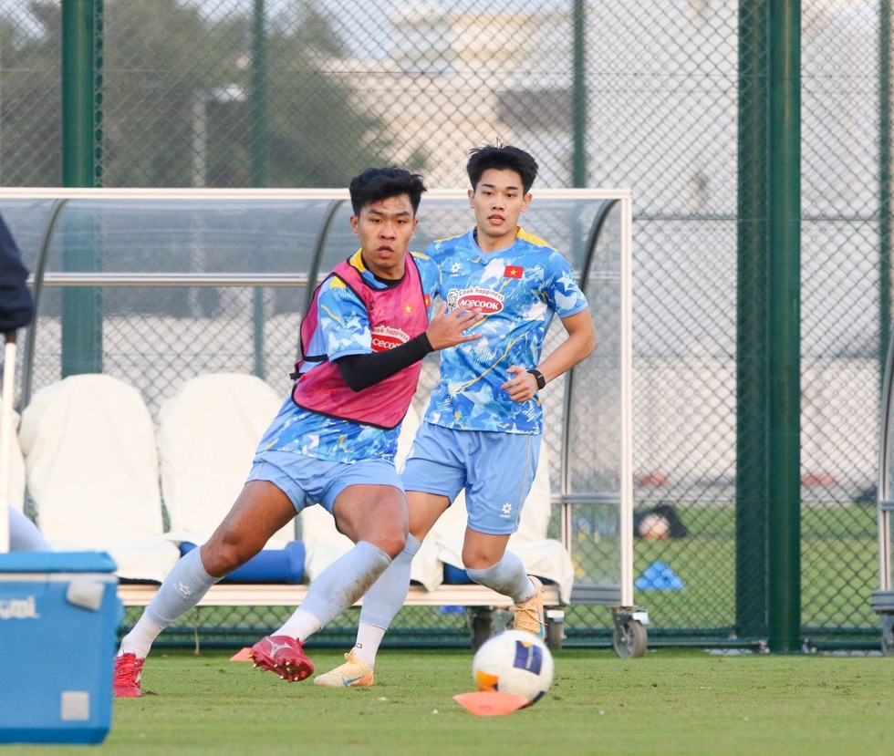 Đ&acirc;u l&agrave; những qu&acirc;n b&agrave;i b&iacute; mật của HLV Kim tại ch&acirc;u &Aacute;, U.23 Việt Nam r&aacute;o riết tăng cường độ - Ảnh 2.