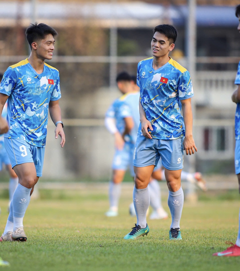 U.23 Việt Nam cực mạnh đấu Lào: Thủ môn 1,91 m bắt chính, không thể vắng Văn Khang và Đình Bắc- Ảnh 4.