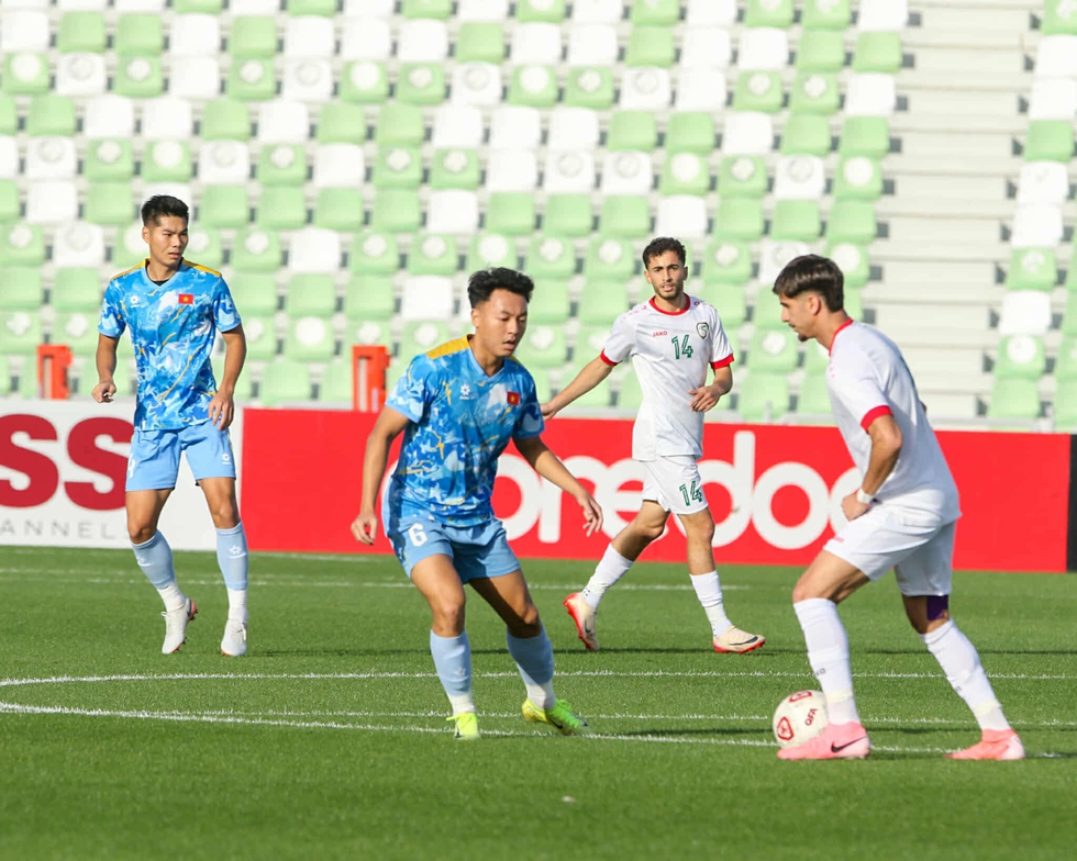 U.23 Việt Nam thua U.23 Syria 1-2: Bỏ lỡ nhiều cơ hội ngon ăn, L&ecirc; Ph&aacute;t r&uacute;t ngắn tỷ số- Ảnh 2.