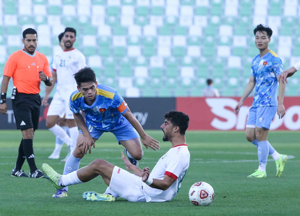 U.23 Việt Nam thua U.23 Syria 1-2: Bỏ lỡ nhiều cơ hội ngon ăn, L&ecirc; Ph&aacute;t r&uacute;t ngắn tỷ số- Ảnh 5.