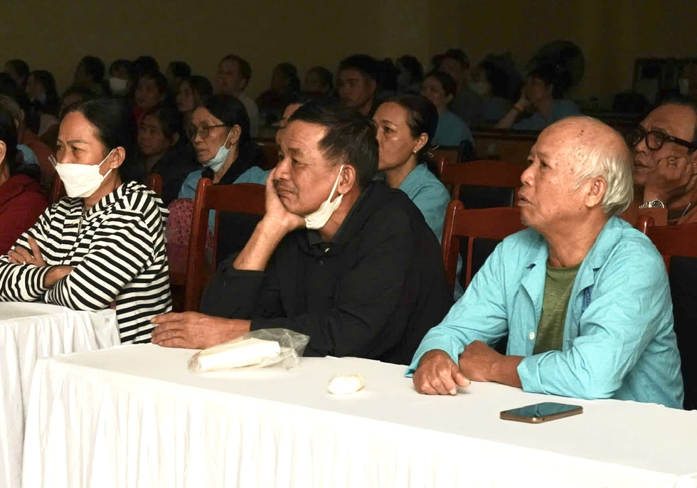 Cựu binh Thành cổ xem phim 'Mưa đỏ' ở bệnh viện, nghẹn ngào nhớ đồng đội- Ảnh 5.