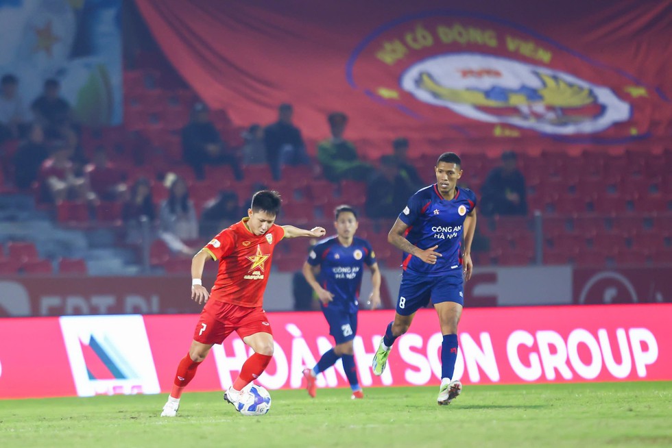 CLB Hà Tĩnh hòa đội CAHN, lập kỷ lục V-League: Sự quyết liệt đáng giá- Ảnh 2.