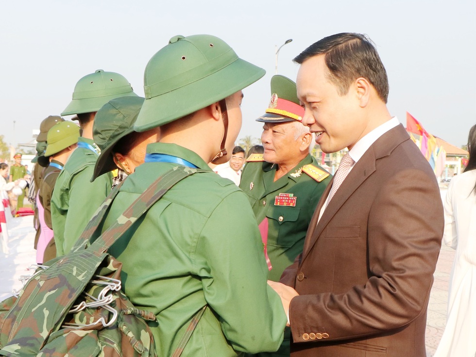 Cần Thơ: Đòn bánh tét nghĩa tình tặng tân binh lên đường nhập ngũ- Ảnh 3.