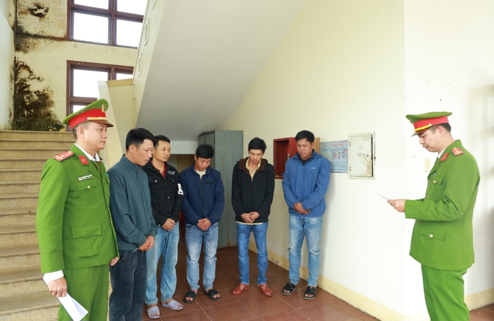 Quảng Trị: Bắt 6 người lợi dụng tết để bắt trộm 6 con trâu, xẻ thịt bán Quảng Trị: Bắt 6 người lợi dụng tết để bắt trộm 6 con trâu, xẻ thịt bán