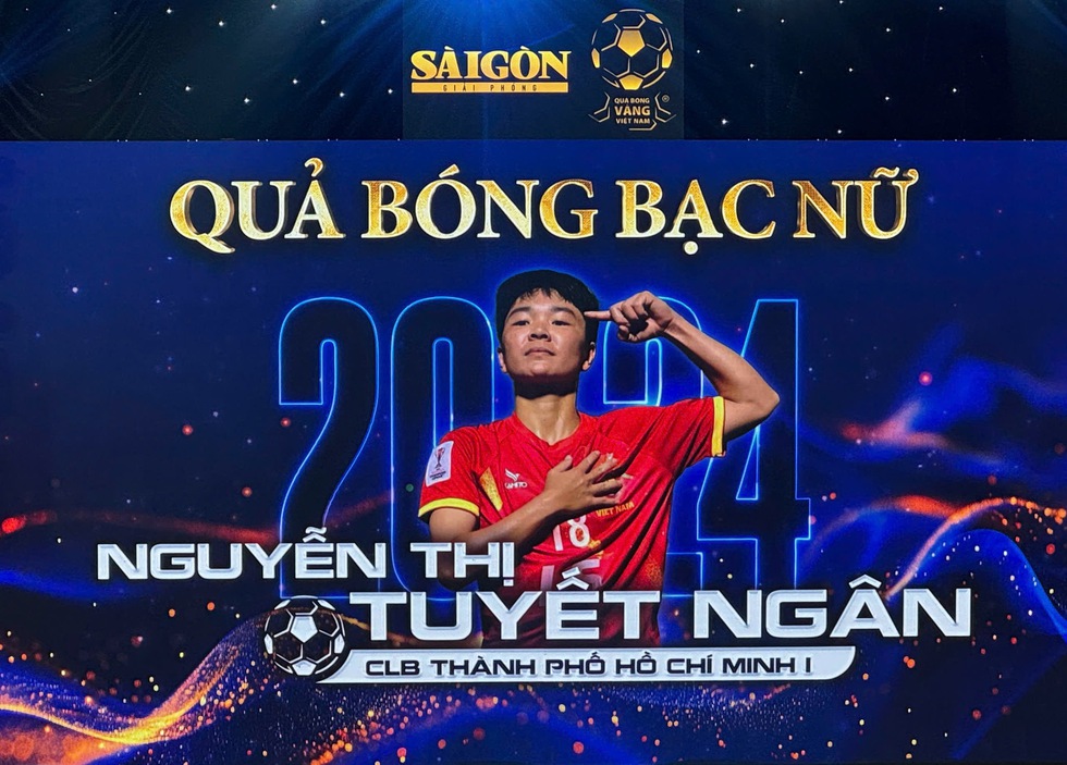 Tiền vệ Thùy Trang rất xứng đáng giành Quả bóng vàng nữ Việt Nam 2024- Ảnh 8.