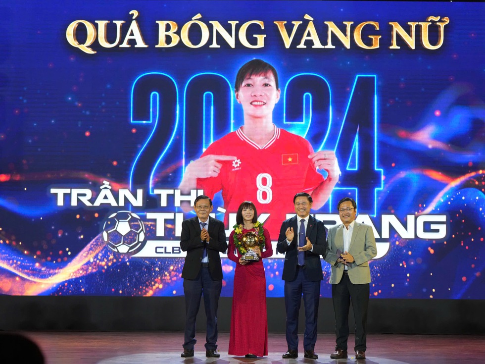 Tiền vệ Thùy Trang rất xứng đáng giành Quả bóng vàng nữ Việt Nam 2024- Ảnh 3.