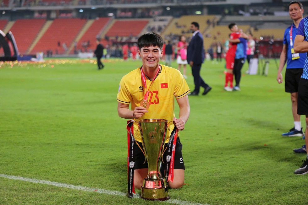 Vô địch AFF Cup, thủ môn trẻ của HAGL liệu đã chắc suất ở U.22 Việt Nam?
- Ảnh 2.