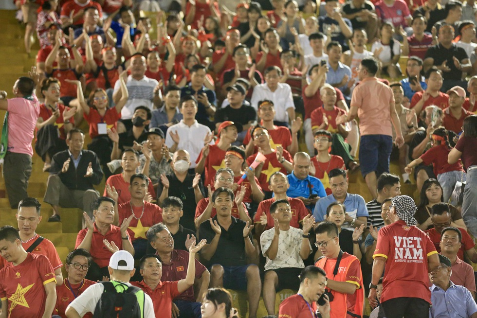 Đội tuyển Việt Nam nh&acirc;n sự &lsquo;lạ&rsquo; đấu L&agrave;o: Minh Khoa đ&aacute; cặp Ho&agrave;ng Đức, bộ khung mạnh nhất- Ảnh 3.