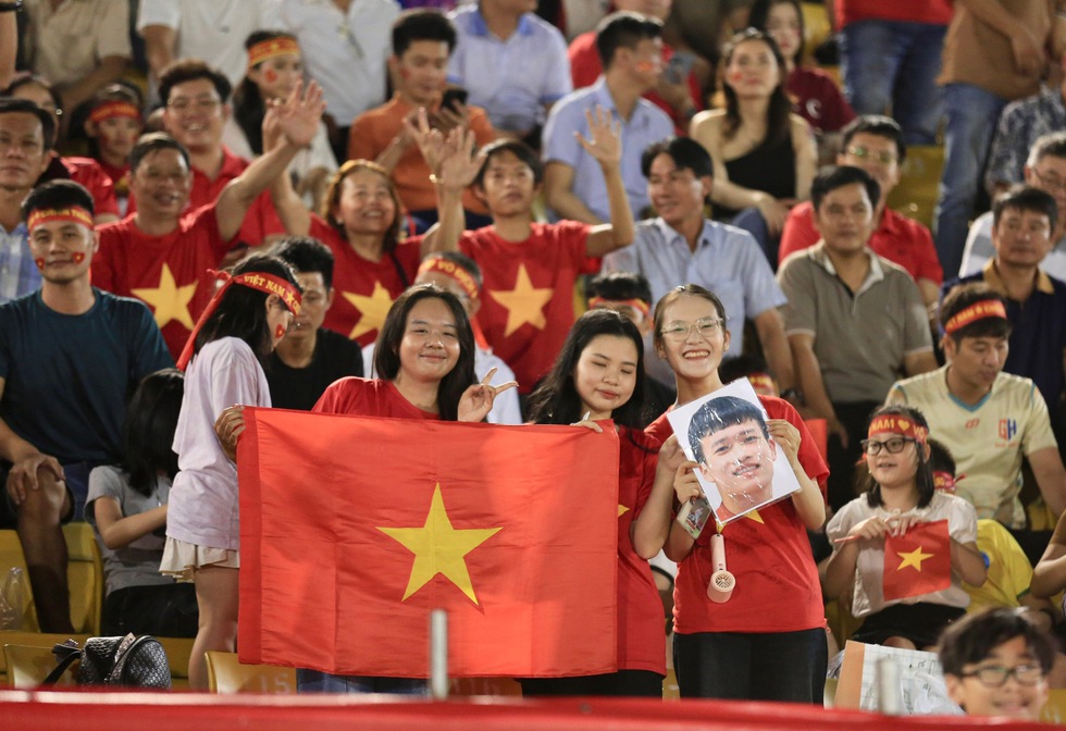 Đội tuyển Việt Nam nh&acirc;n sự &lsquo;lạ&rsquo; đấu L&agrave;o: Minh Khoa đ&aacute; cặp Ho&agrave;ng Đức, bộ khung mạnh nhất- Ảnh 4.