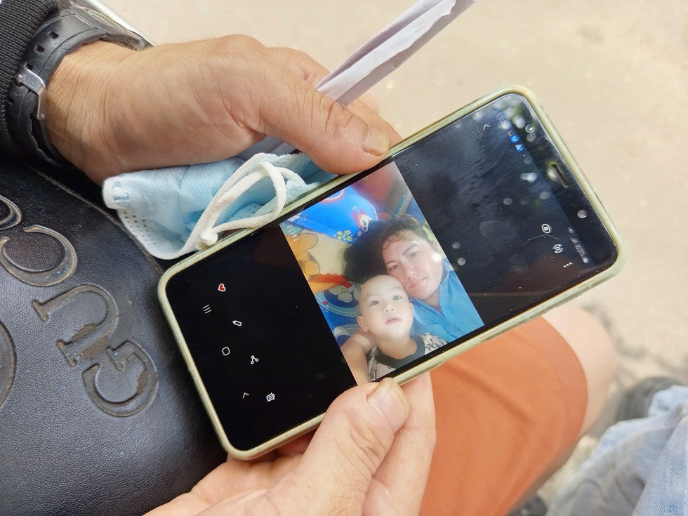 Chồng t&igrave;m c&aacute;ch cứu vợ vi&ecirc;m m&agrave;ng n&atilde;o ở Chợ Rẫy, t&uacute;i kh&ocirc;ng c&oacute; nổi 500.000 đồng- Ảnh 4.