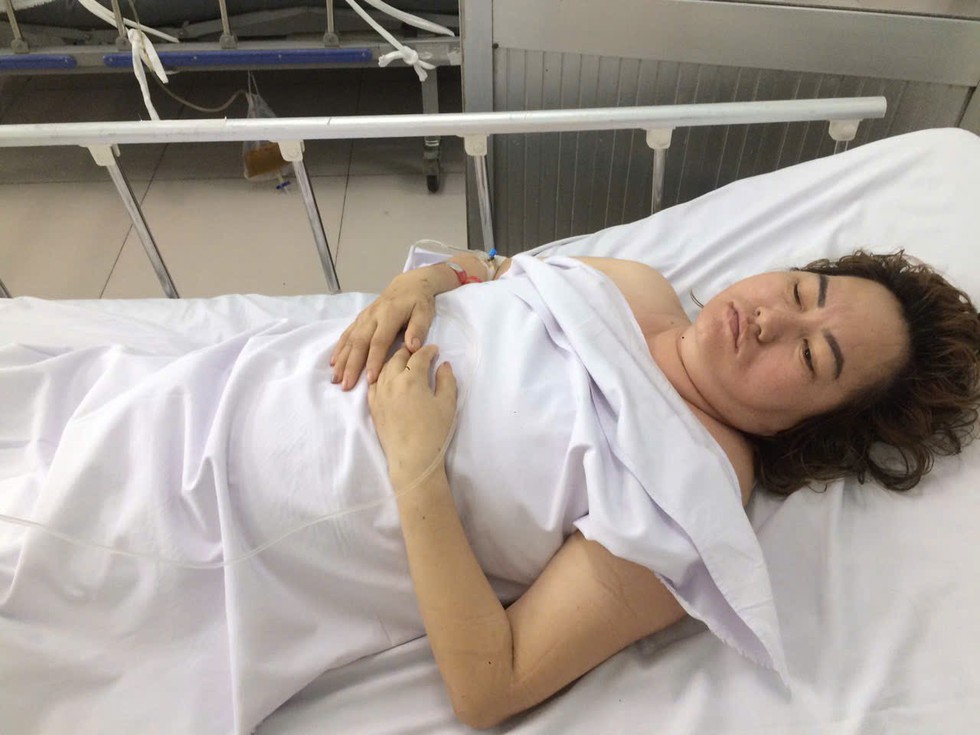 Chồng t&igrave;m c&aacute;ch cứu vợ vi&ecirc;m m&agrave;ng n&atilde;o ở Chợ Rẫy, t&uacute;i kh&ocirc;ng c&oacute; nổi 500.000 đồng- Ảnh 2.