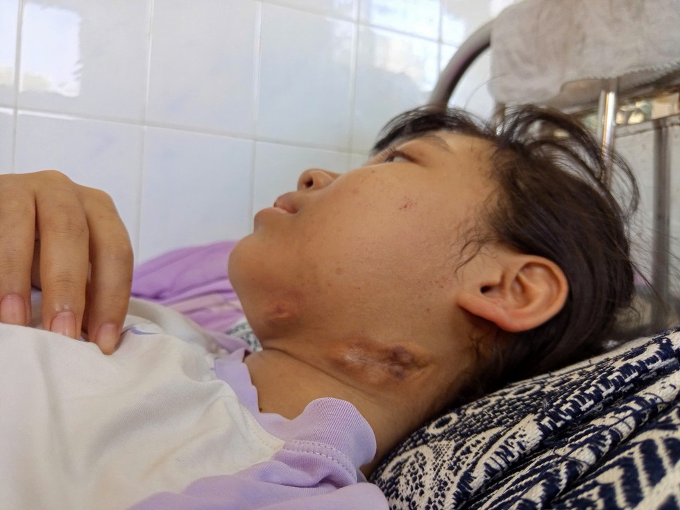 Con muốn sống: 'Họ nói đã nợ nần chồng chất còn đưa con đi chữa ung thư'- Ảnh 2.