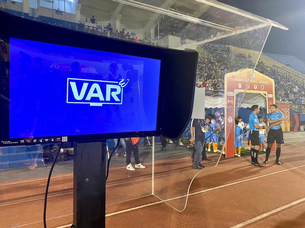 Lịch thi đấu vòng 16 V-League: VAR ‘tận hưởng’ những cuộc chiến thoát hiểm kịch tính- Ảnh 1.