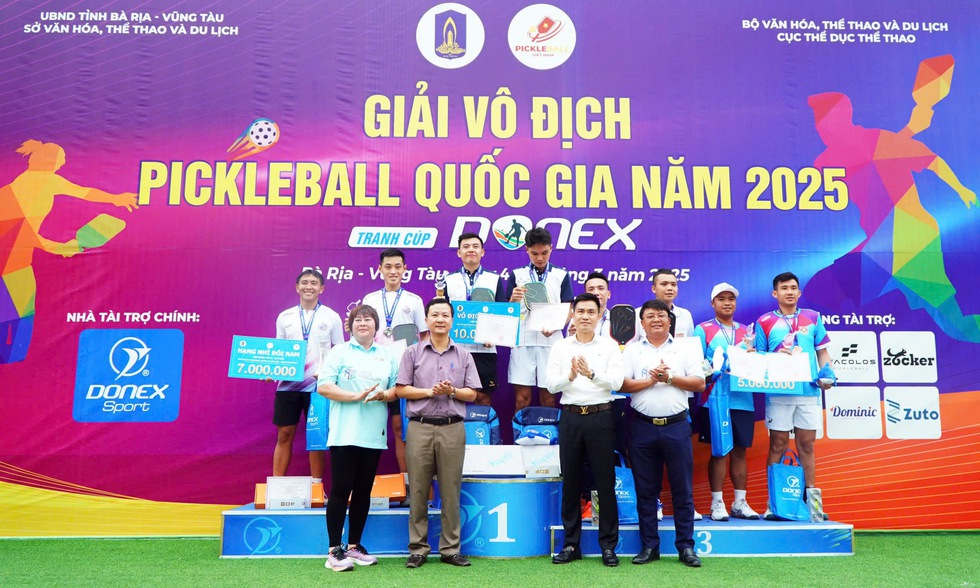 Trịnh Linh Giang và Lý Hoàng Nam đăng quang giải vô địch pickleball quốc gia 2025- Ảnh 1.