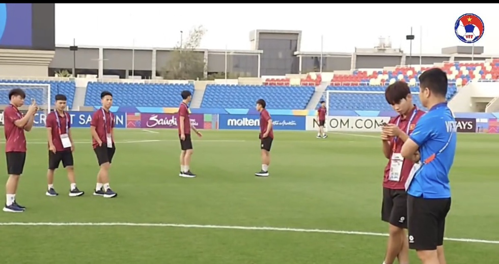 C&oacute; dự World Cup hay kh&ocirc;ng, U.17 Việt Nam cũng đ&atilde; 'lời l&atilde;i' v&igrave;...- Ảnh 3.