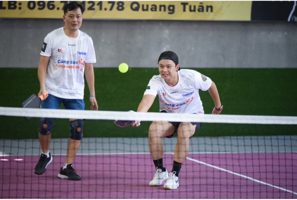 Những khoảnh khắc cảm xúc tại giải pickleball 'Cùng con đi tiếp cuộc đời'- Ảnh 1. Những khoảnh khắc cảm xúc tại giải pickleball 'Cùng con đi tiếp cuộc đời'- Ảnh 1.