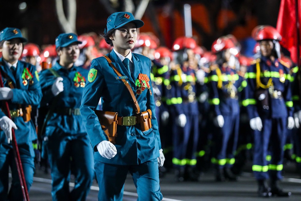 [CẬP NHẬT] Hợp luyện diễu binh lễ 30.4 trên đường Lê Duẩn trước Dinh Độc Lập- Ảnh 8.