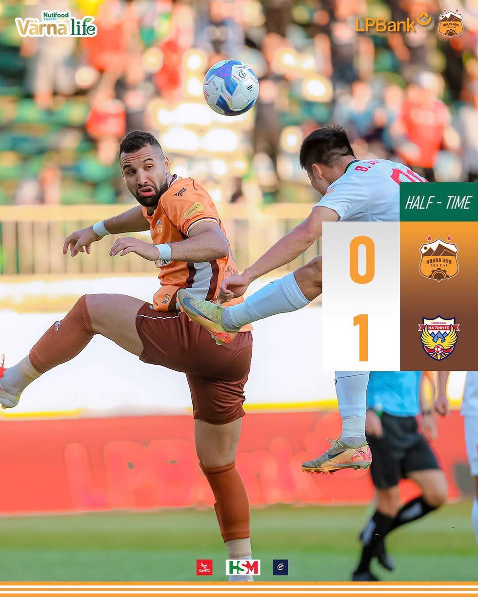 CĐV nhận định trọng tài đúng, bất bình với cách phản ứng của HAGL - Ảnh 1.