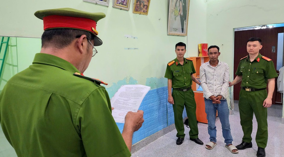 Tạm giữ nghi phạm cầm rựa, cướp tài sản người đi đường lúc 4 giờ sáng- Ảnh 1.