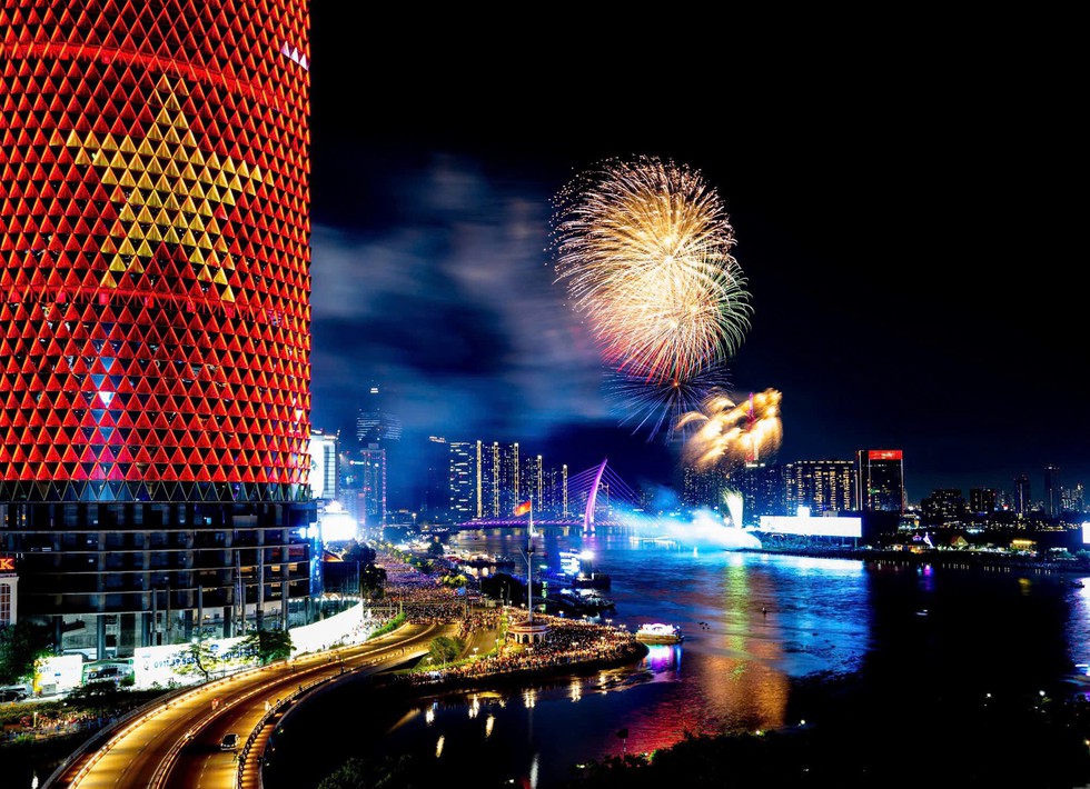 21 giờ 30 tối nay, TP.HCM bắn ph&aacute;o hoa tầm cao ở c&ocirc;ng vi&ecirc;n bến Bạch Đằng- Ảnh 2.