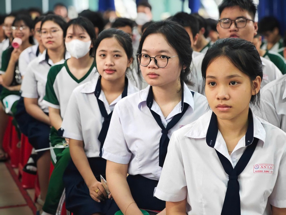 Quy đổi điểm 10 môn tiếng Anh: Trường chấp nhận IELTS 5.0, trường yêu cầu 8.5 Quy đổi điểm 10 môn tiếng Anh: Trường chấp nhận IELTS 5.0, trường yêu cầu 8.5