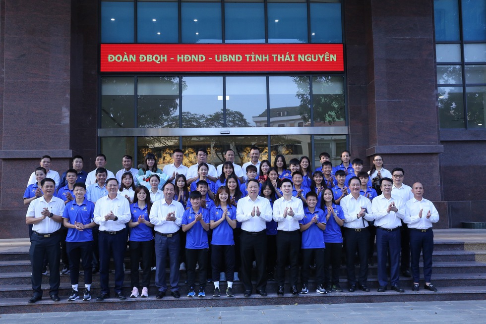 Phó chủ tịch Tập đoàn T&T Đỗ Vinh Quang thưởng nóng 500 triệu cho CLB nữ Thái Nguyên - Ảnh 3.