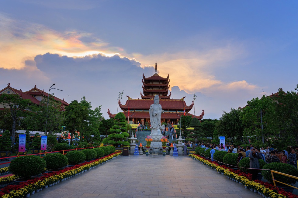 Mây ngũ sắc liên tục xuất hiện ở Việt Nam dịp Phật đản: Có ý nghĩa gì?- Ảnh 3. Mây ngũ sắc liên tục xuất hiện ở Việt Nam dịp Phật đản: Có ý nghĩa gì?- Ảnh 3.