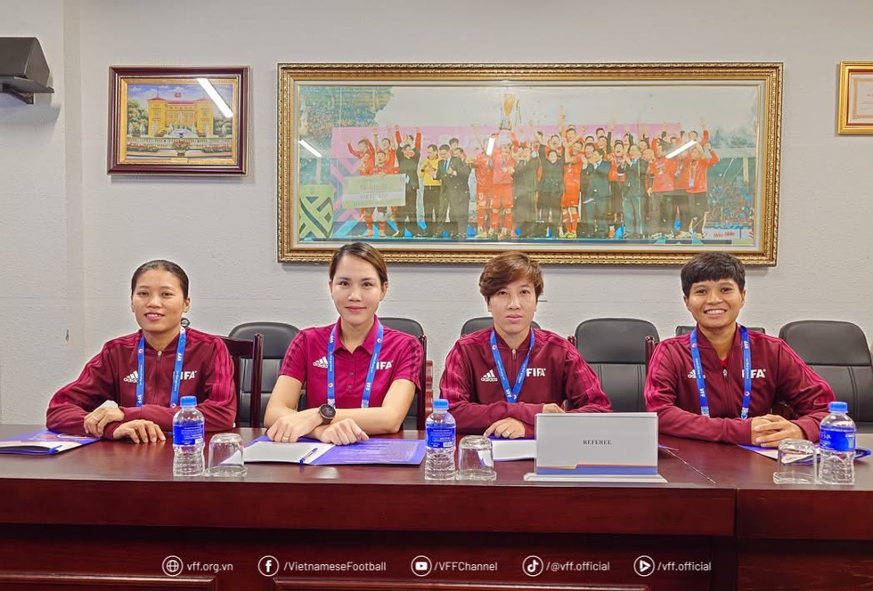 HLV Mai Đức Chung ca ngợi Werder Bremen, tiền vệ Đức khuy&ecirc;n cầu thủ nữ Việt Nam sang Mỹ- Ảnh 7.