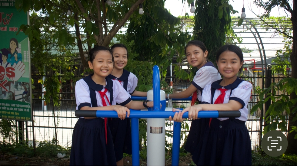 Bàn giao công trình thanh niên trị giá gần 100 triệu đồng cho người dân bờ kè ven sông Sài Gòn- Ảnh 3. Bàn giao công trình thanh niên trị giá gần 100 triệu đồng cho người dân bờ kè ven sông Sài Gòn- Ảnh 3.