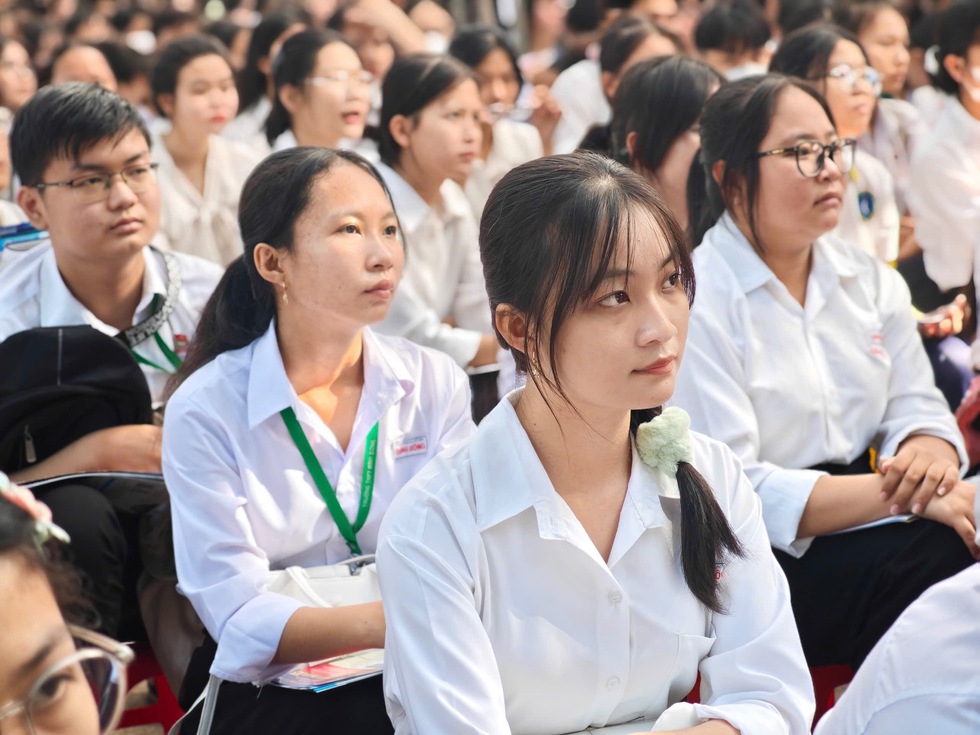 Bí quyết ôn thi tốt nghiệp THPT đạt điểm cao: Trạm văn ‘thực chiến’ đọc hiểu Bí quyết ôn thi tốt nghiệp THPT đạt điểm cao: Trạm văn ‘thực chiến’ đọc hiểu