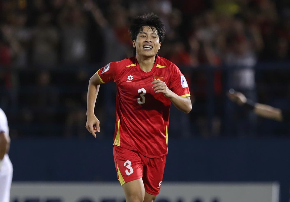 Đội tuyển Việt Nam: &Ocirc;ng Kim đau đầu với đ&ocirc;i c&aacute;nh lệch pha- Ảnh 1.