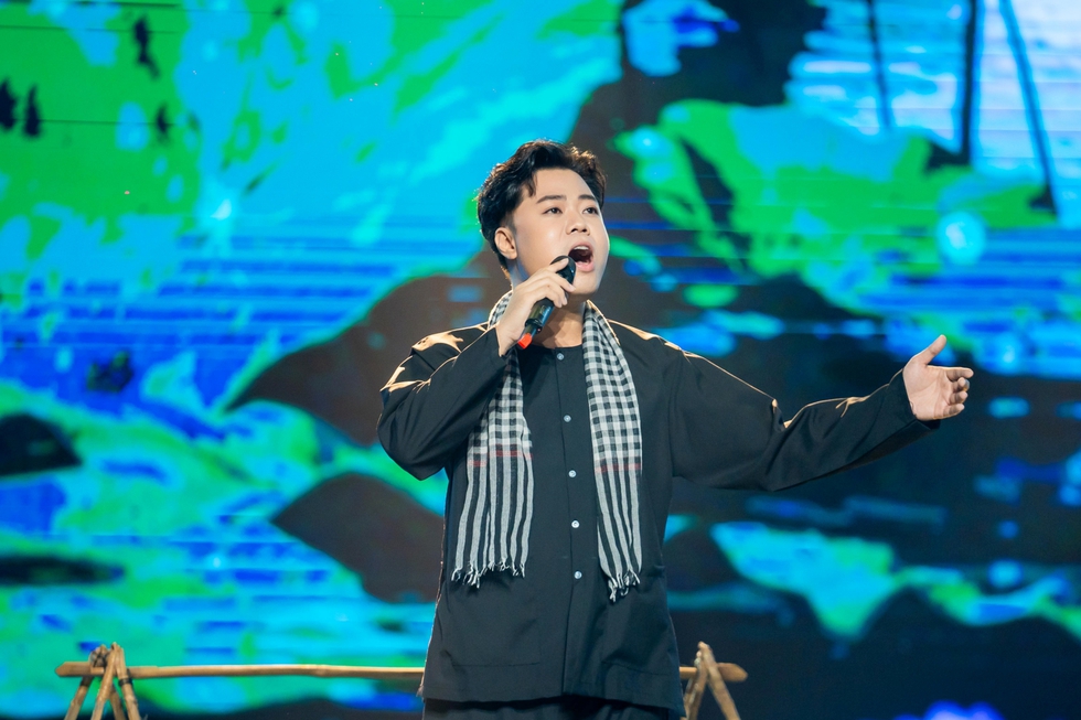 Showbiz 2.5: Nguyễn Văn Chung lại đón tin vui; Võ Hạ Trâm nói về ‘người ơn’- Ảnh 3. Showbiz 2.5: Nguyễn Văn Chung lại đón tin vui; Võ Hạ Trâm nói về ‘người ơn’- Ảnh 3.