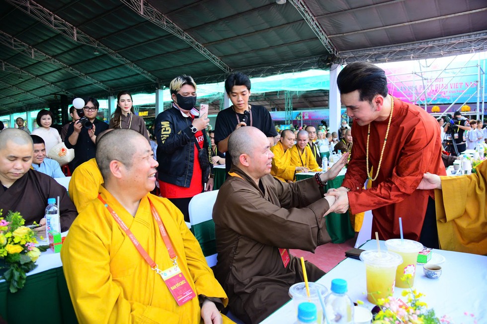 Ưng Hoàng Phúc, Hồ Quỳnh Hương giao lưu nghệ thuật Phật giáo quốc tế Vesak 2025- Ảnh 2.