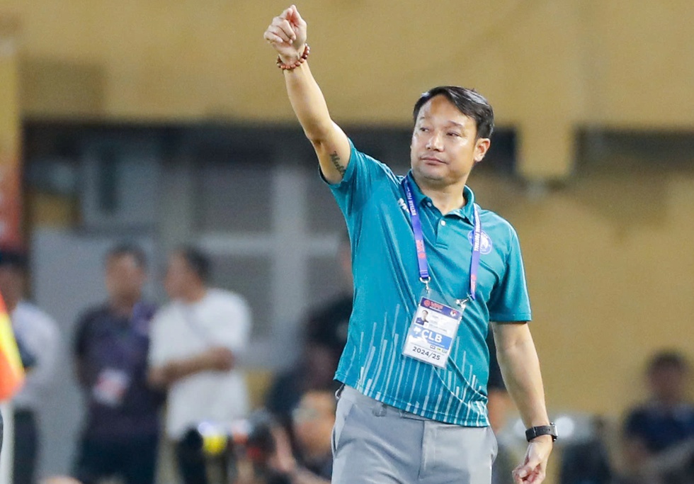 HLV Mauro từ chức v&igrave; lực bất t&ograve;ng t&acirc;m, GĐKT Vũ Hồng Việt t&aacute;i xuất dẫn dắt Nam Định đua trụ hạng- Ảnh 2.