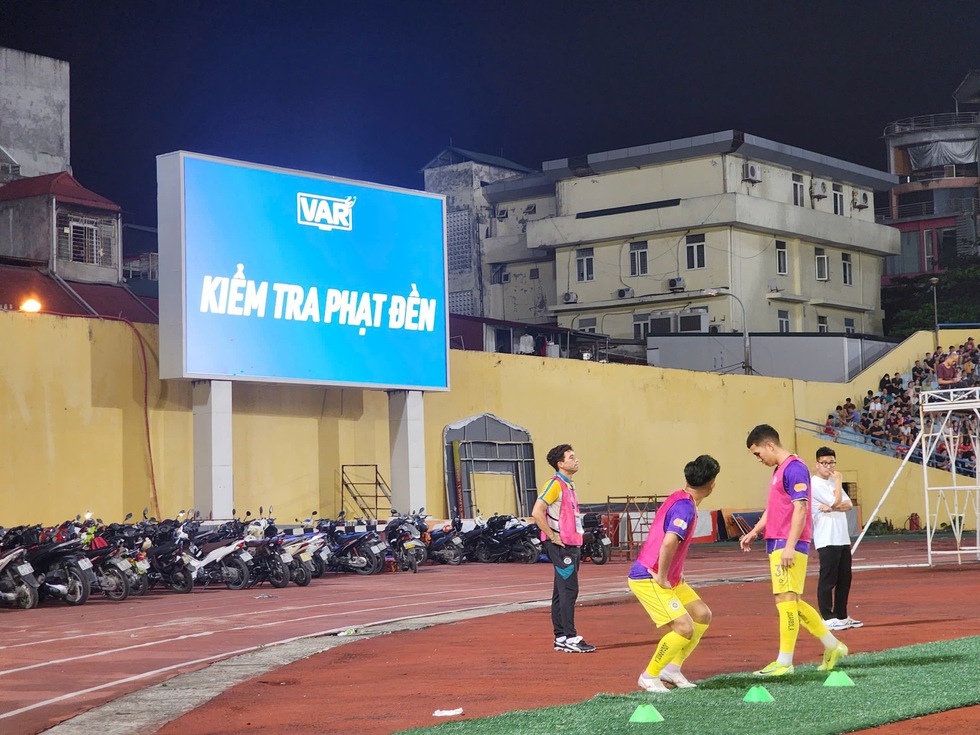Cục phó Cục Cảnh sát hình sự đề nghị nóng với VFF về phòng chống tiêu cực trong bóng đá Cục phó Cục Cảnh sát hình sự đề nghị nóng với VFF về phòng chống tiêu cực trong bóng đá